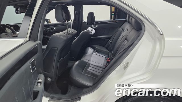Mercedes-Benz E-Class 2015 — photo 11