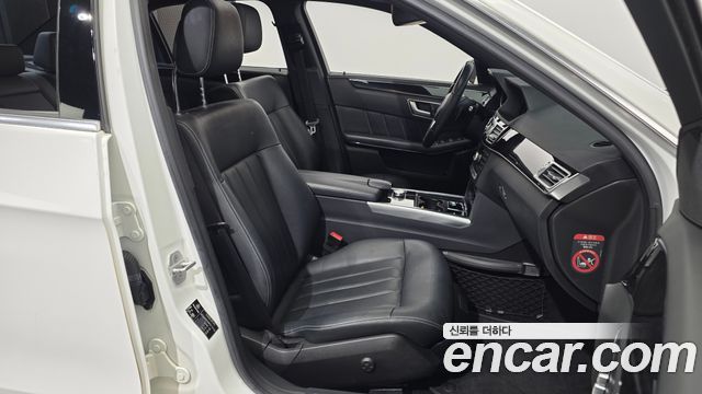 Mercedes-Benz E-Class 2015 — photo 12