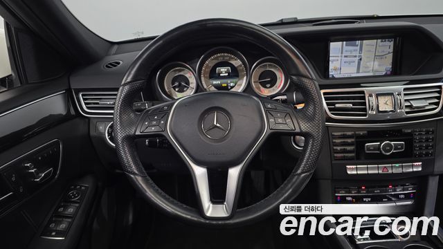 Mercedes-Benz E-Class 2015 — photo 13