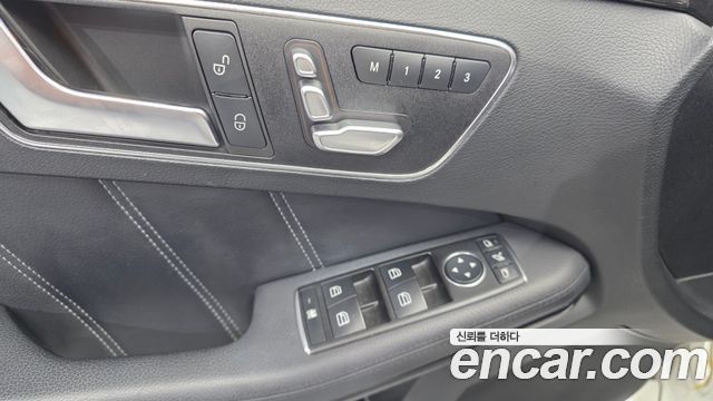 Mercedes-Benz E-Class 2015 — photo 14