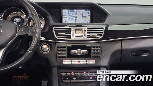 Mercedes-Benz E-Class 2015 — photo 19