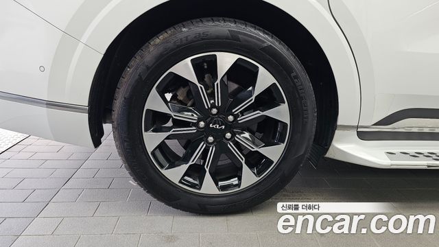 Kia Canival 2023 — photo 5