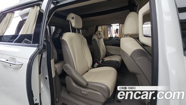 Kia Canival 2023 — photo 12