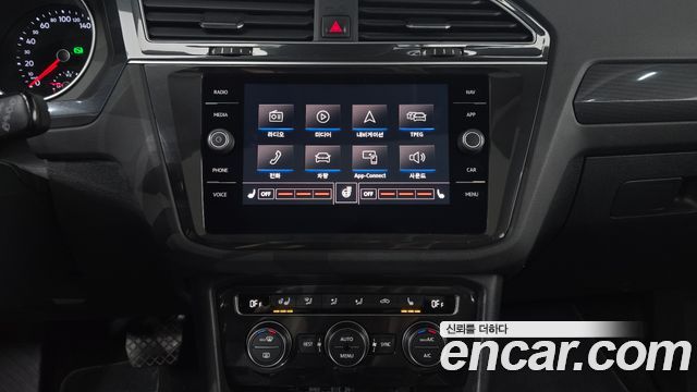 Volkswagen Tiguan 2020 — photo 21