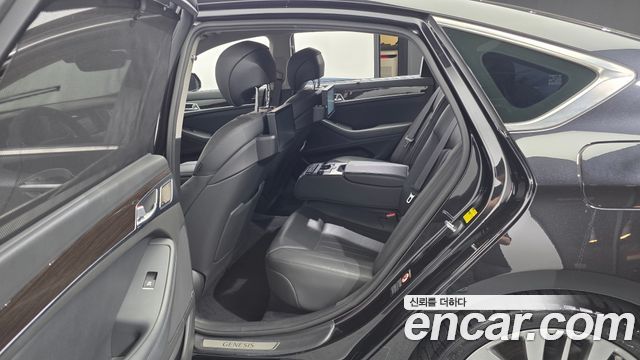 Genesis G80 2018 — photo 17