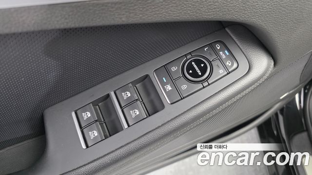 Genesis G80 2018 — photo 37