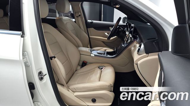 Mercedes-Benz GLC-Class 2023 — photo 16