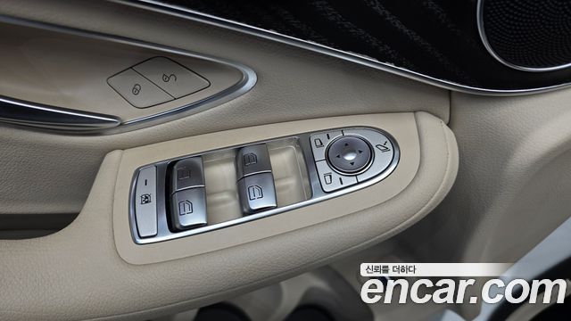 Mercedes-Benz GLC-Class 2023 — photo 28