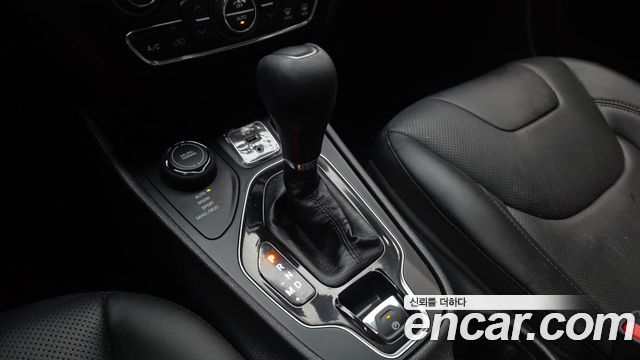 Jeep Cherokee 2020 — photo 12