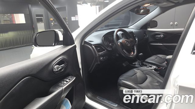 Jeep Cherokee 2020 — photo 13