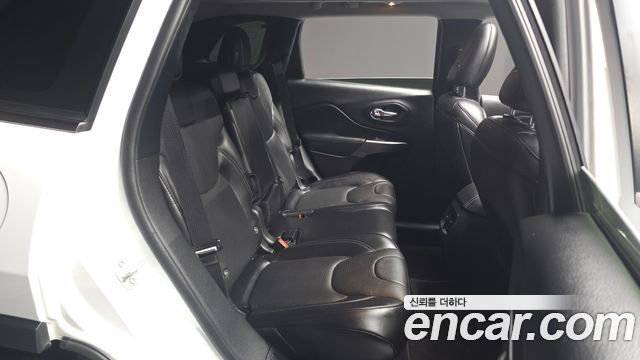 Jeep Cherokee 2020 — photo 17