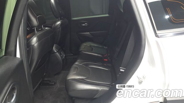 Jeep Cherokee 2020 — photo 18