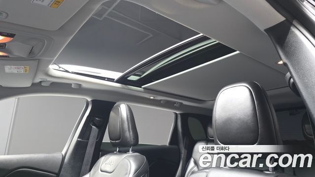 Jeep Cherokee 2020 — photo 23