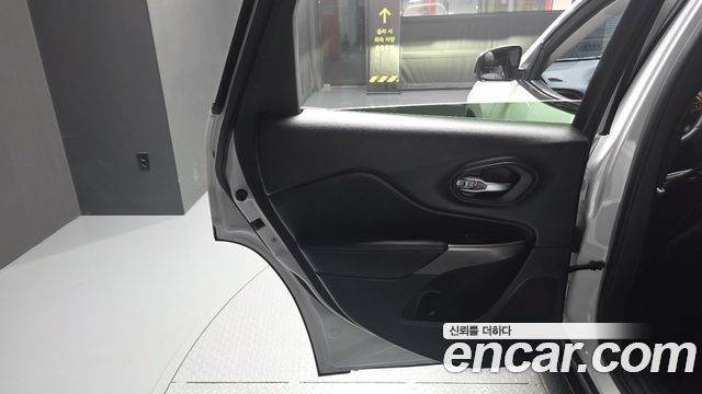 Jeep Cherokee 2020 — photo 15