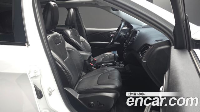 Jeep Cherokee 2020 — photo 16