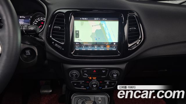 Jeep Compass 2018 — photo 15