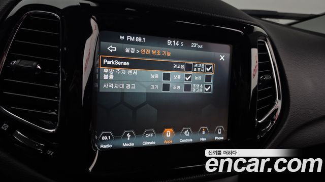 Jeep Compass 2018 — photo 17