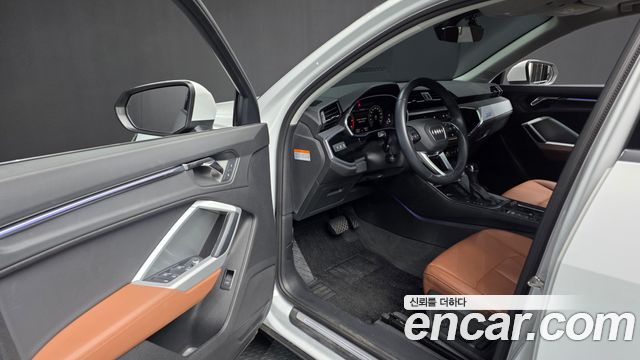 Audi Q3 2022 — photo 10