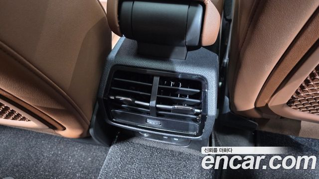 Audi Q3 2022 — photo 19