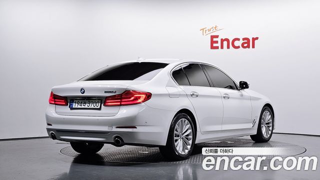 BMW 5-Series 2018 — photo 2