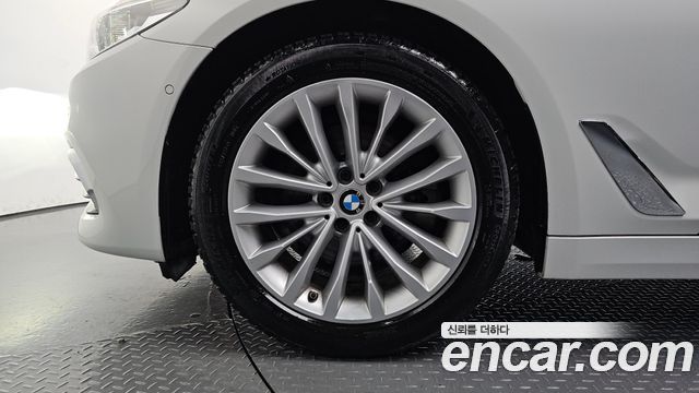 BMW 5-Series 2018 — photo 5