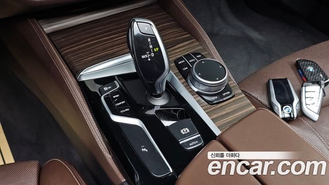 BMW 5-Series 2018 — photo 9