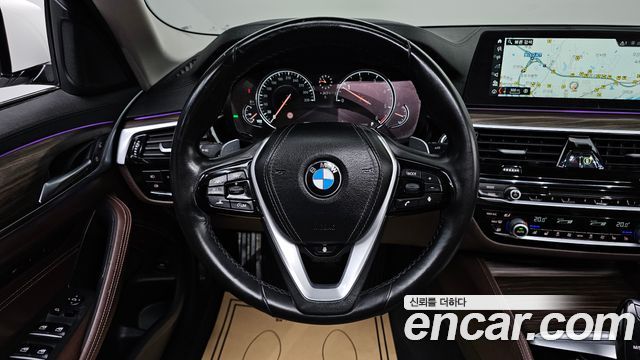 BMW 5-Series 2018 — photo 12