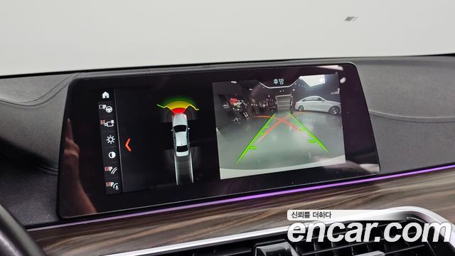 BMW 5-Series 2018 — photo 15