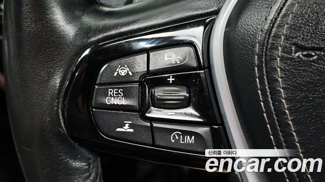 BMW 5-Series 2018 — photo 18