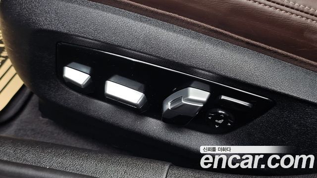 BMW 5-Series 2018 — photo 20