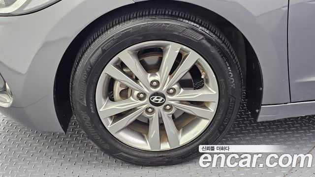 Hyundai AVANTE 2017 — photo 5