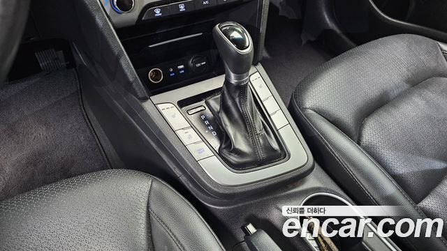 Hyundai AVANTE 2017 — photo 9
