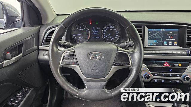 Hyundai AVANTE 2017 — photo 13