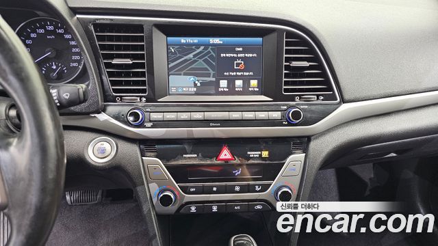 Hyundai AVANTE 2017 — photo 14