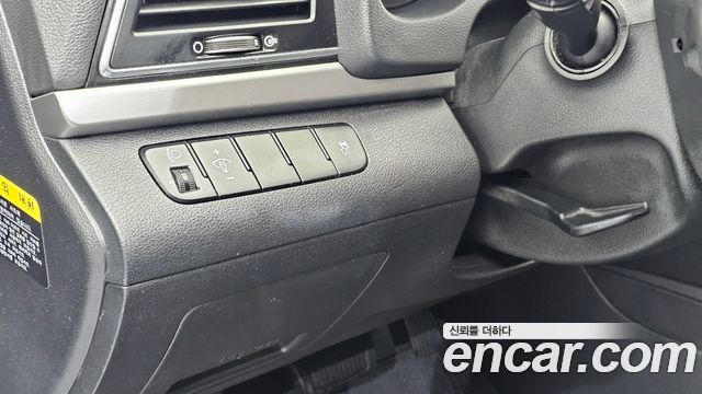 Hyundai AVANTE 2017 — photo 16