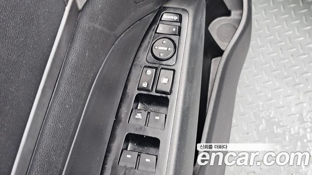 Hyundai AVANTE 2017 — photo 17