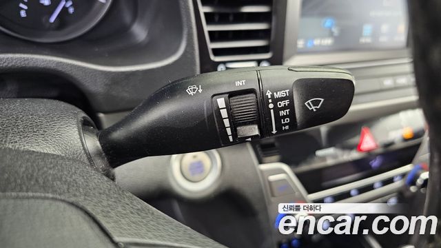 Hyundai AVANTE 2017 — photo 19