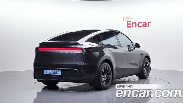 Tesla Model Y 2025 — photo 2