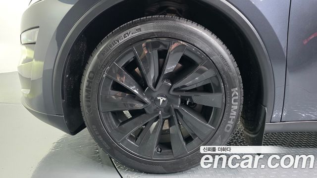 Tesla Model Y 2025 — photo 5