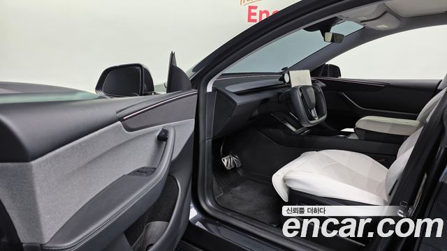 Tesla Model Y 2025 — photo 13