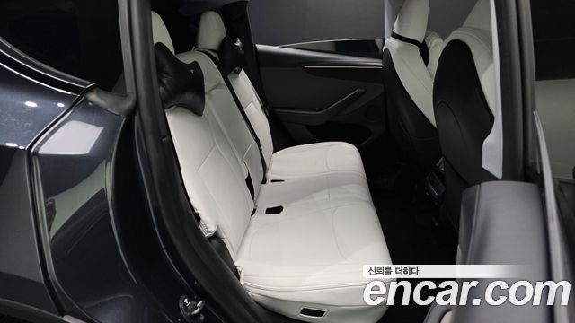 Tesla Model Y 2025 — photo 17