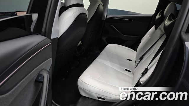 Tesla Model Y 2025 — photo 18