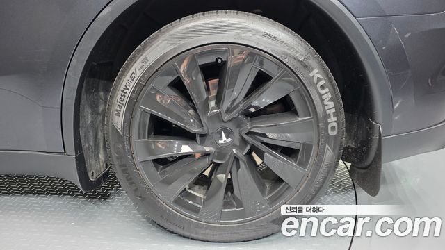 Tesla Model Y 2025 — photo 7