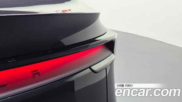 Tesla Model Y 2025 — photo 9