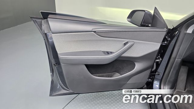 Tesla Model Y 2025 — photo 14