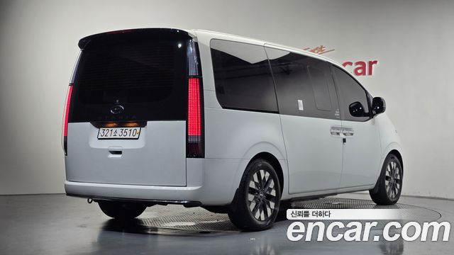 Hyundai Staria 2023 — photo 2