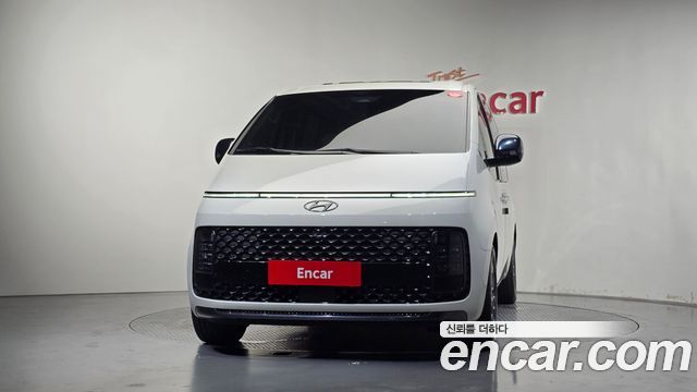 Hyundai Staria 2023 — photo 3