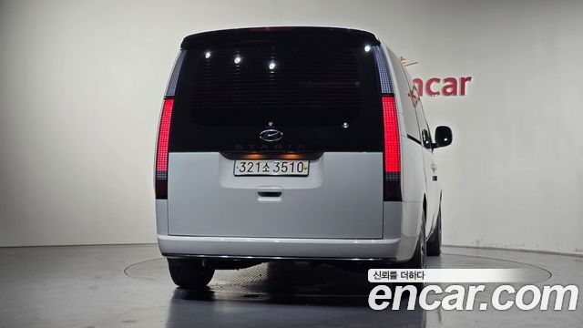 Hyundai Staria 2023 — photo 4