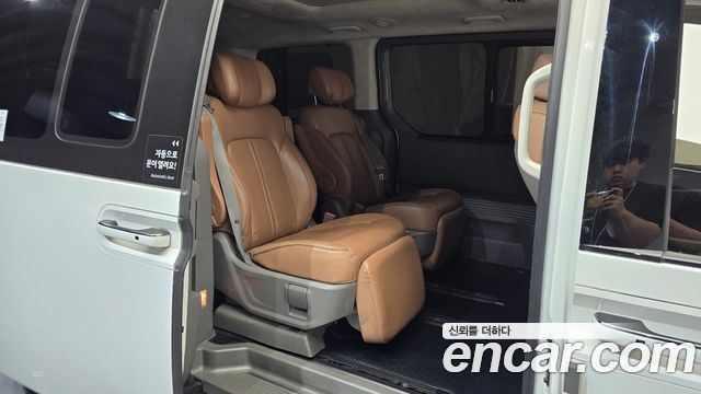 Hyundai Staria 2023 — photo 11