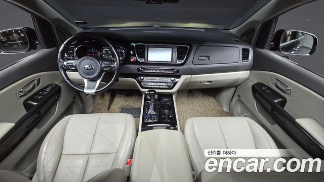 Kia Canival 2016 — photo 10